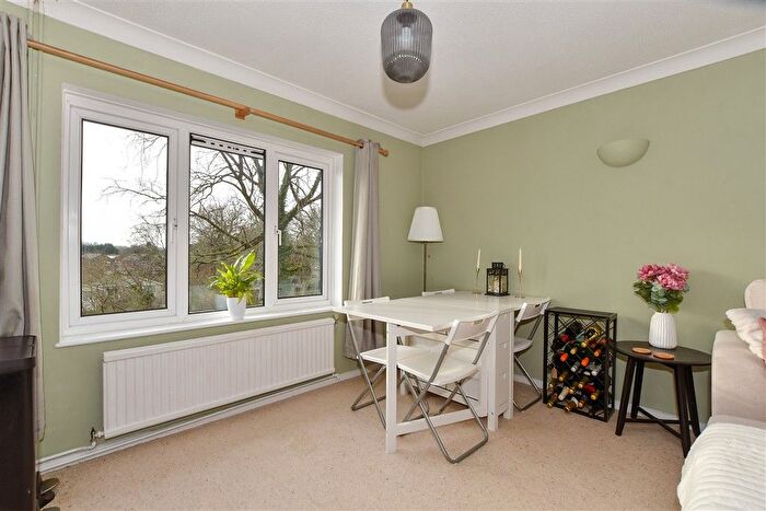 1 Bedroom Flat For Sale In Willow Close, Beare Green, Dorking, Surrey, RH5