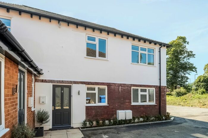 2 Bedroom Flat To Rent In Alcester Road, Stratford-Upon-Avon, CV37