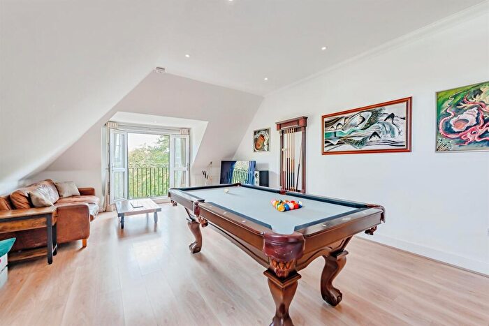 2 Bedroom Penthouse For Sale In Brook Road, Redhill, RH1