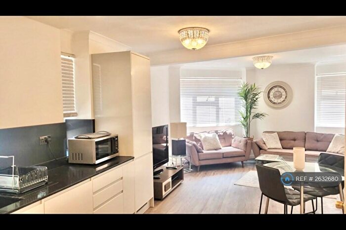 2 Bedroom Flat To Rent In Charlbert Court, London, NW8