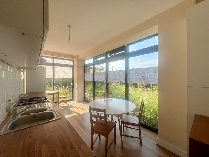 3 Bedroom Flat To Rent In Caxton Road, SW19