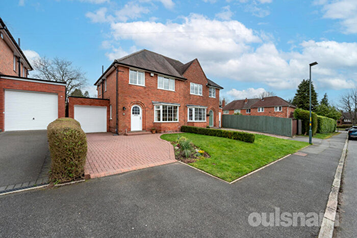 3 Bedroom Semi Detached House For Sale In Iris Close, Bournville Village Trust, Selly Oak, Birmingham, B29