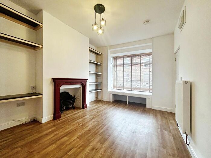 1 Bedroom Flat To Rent In Manfield Road, NN1