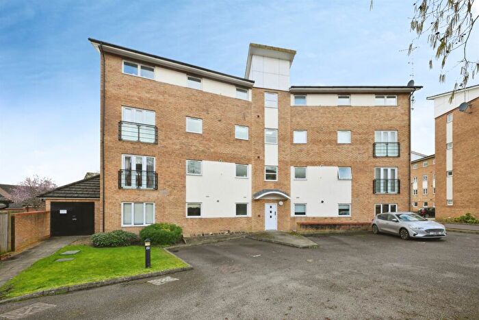 2 Bedroom Flat For Sale In St Josephs Green, Welwyn Garden City, AL7