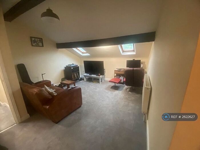 2 Bedroom Flat To Rent In Town Hall Street, Halifax, HX6