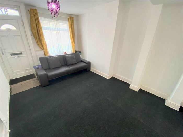 2 Bedroom Terraced House To Rent In Russell Street, Luton, LU1