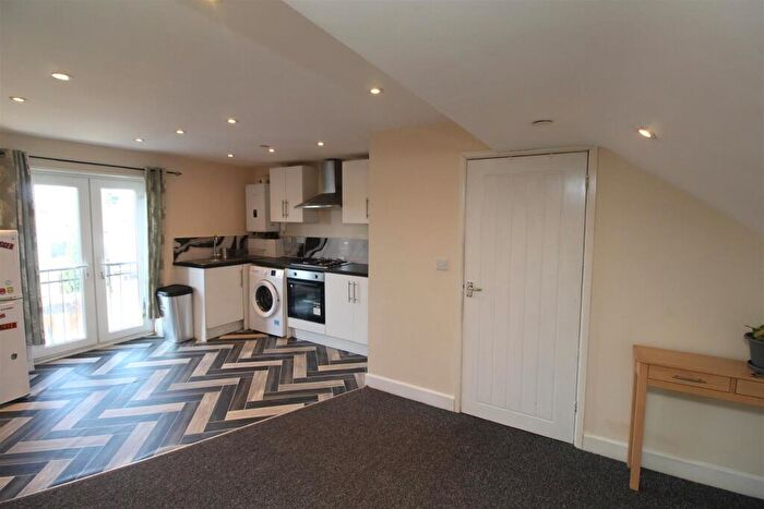 2 Bedroom Flat To Rent In Ombersley Road, Newport, NP20