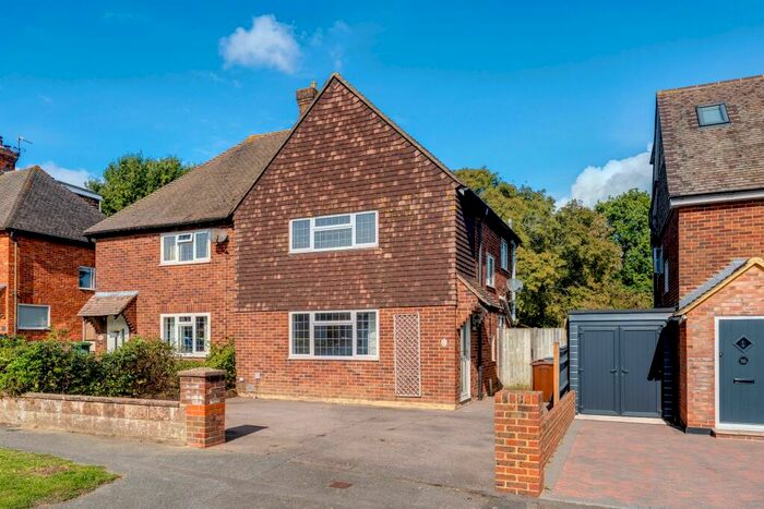 2 Bedroom Semi-Detached House To Rent In Lansdowne Way, Hailsham, BN27