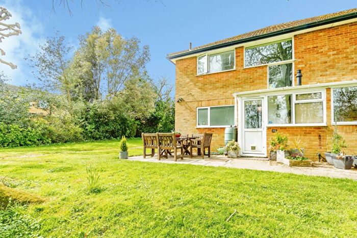 2 Bedroom Flat For Sale In Furrows Place, Caterham, Surrey, CR3