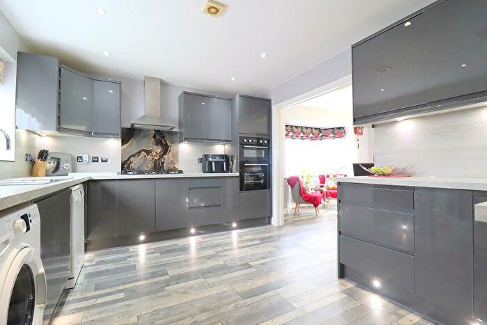5 Bedroom Detached House For Sale In Shervington Grove, New Bedford Road Area, Luton, Bedfordshire, LU3