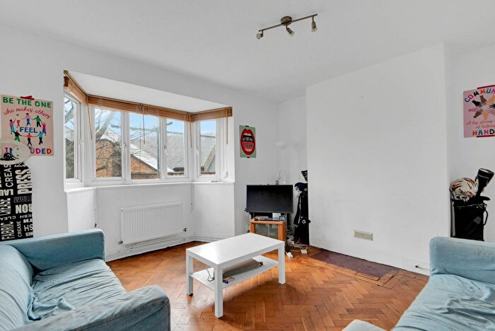 4 Bedroom Flat To Rent In Wandle Way, Earlsfield, SW18