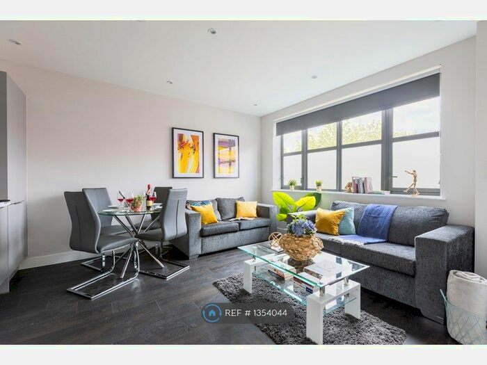 1 Bedroom Flat To Rent In Tolpits Lane, Watford, WD18