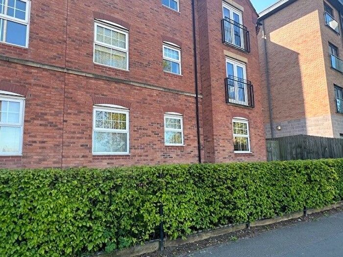 2 Bedroom Flat To Rent In Hathersage Close, Grantham, NG31