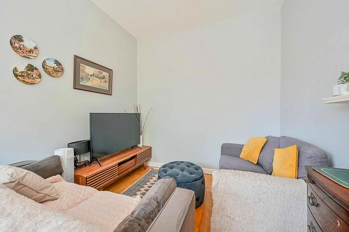 1 Bedroom Flat To Rent In Queens Walk, Ealing, London, W5