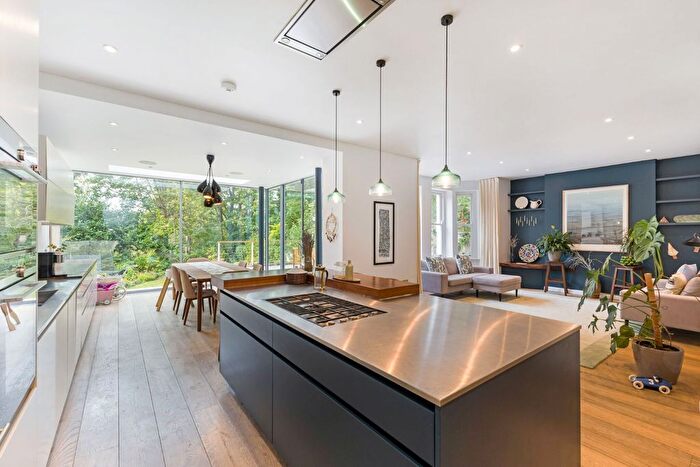 5 Bedroom Flat To Rent In Chesterford Gardens, Hampstead, London, NW3