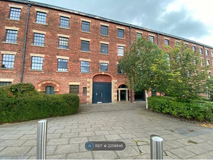 2 Bedroom Flat To Rent In Castle Street, Stalybridge, SK15