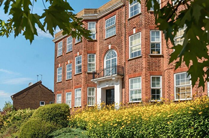 3 Bedroom Flat For Sale In Manor Court, Aylmer Road, Highgate, N2
