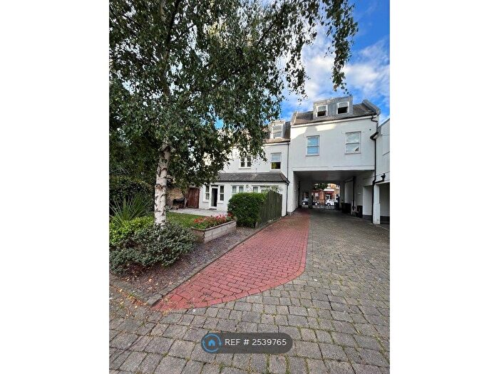 2 Bedroom Flat To Rent In Chiswick, London, W4