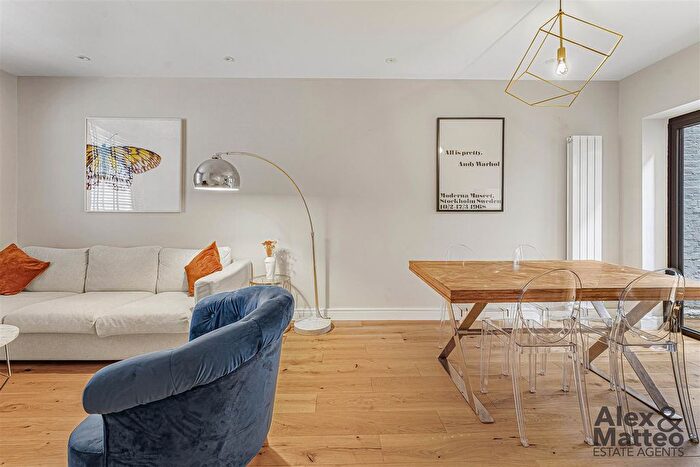 2 Bedroom Flat For Sale In Rotherhithe Street, Rotherhithe, SE16