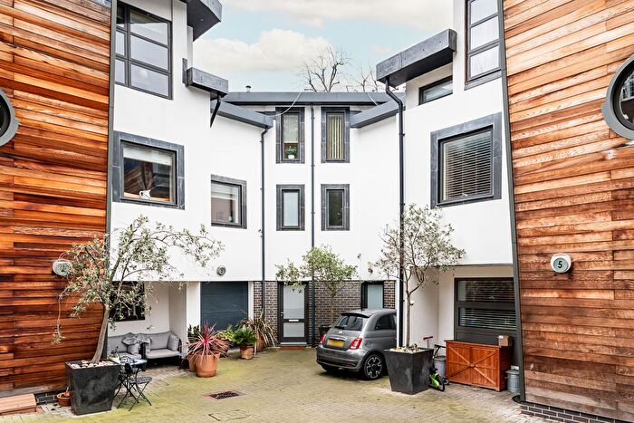 4 Bedroom Mews For Sale In Francis Bentley Mews, London, SW4