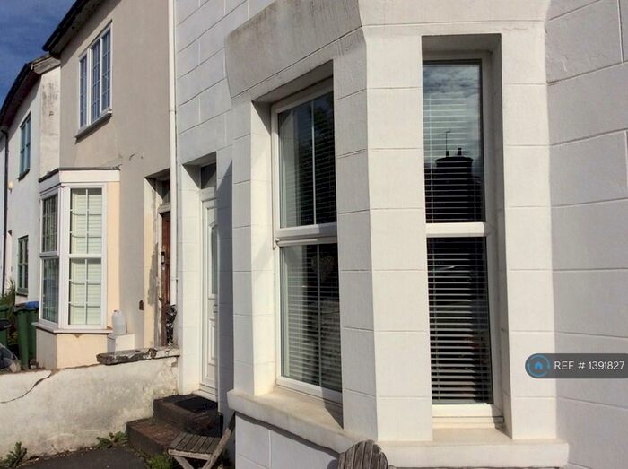 1 Bedroom Flat To Rent In Station Road, Horsham, RH13