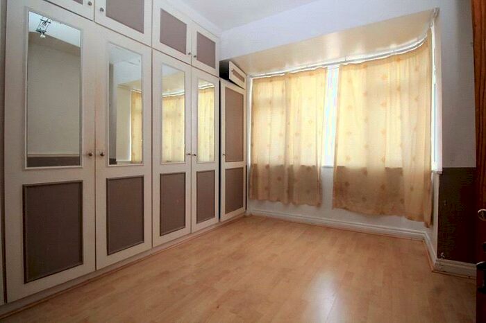 1 Bedroom Apartment To Rent In Straight Road, Romford, RM3