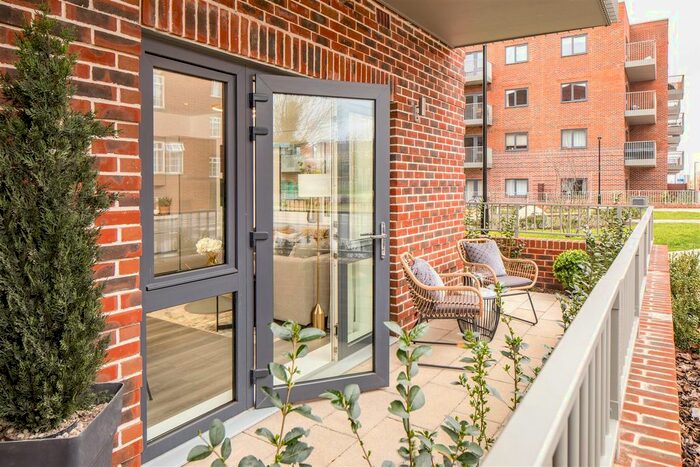 2 Bedroom Flat For Sale In Glenburnie Road, Tooting, London, SW17