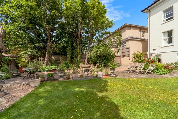 2 Bedroom Flat For Sale In Lansdowne Road, Tunbridge Wells, TN1
