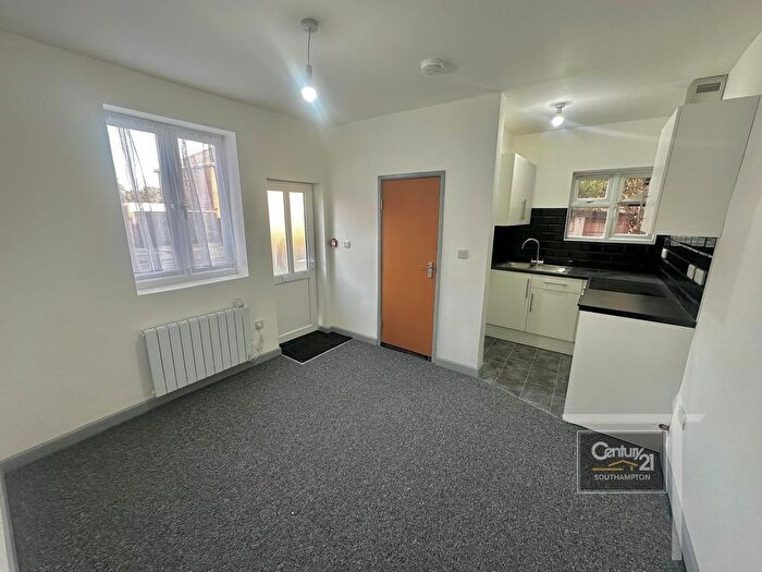 1 Bedroom Flat To Rent In |Ref: |, Bitterne Road West, Southampton, SO18