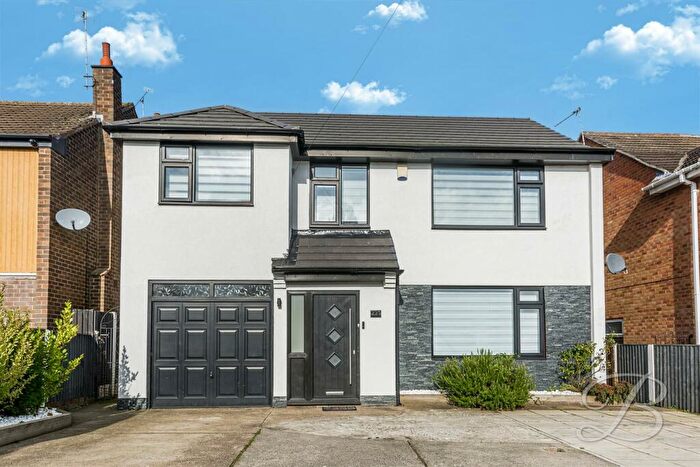 4 Bedroom Detached House For Sale In Eakring Road, Mansfield, NG18