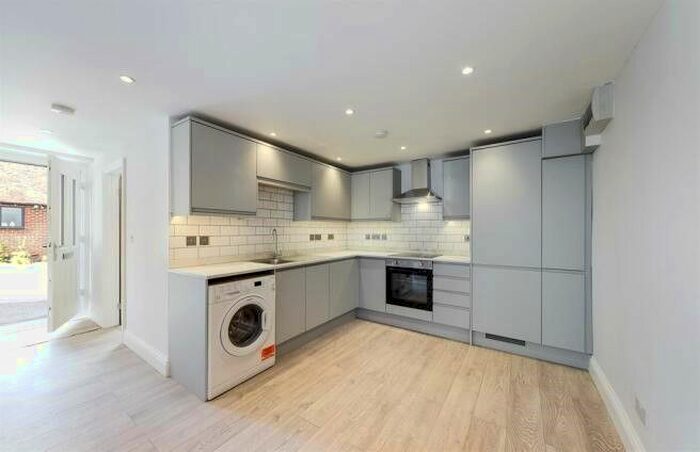 1 Bedroom Flat To Rent In High Street, Nutfield, Redhill, RH1