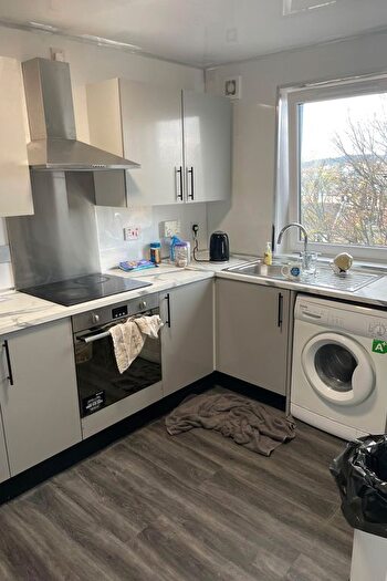 2 Bedroom Flat To Rent In Bryson Road, Edinburgh, EH11