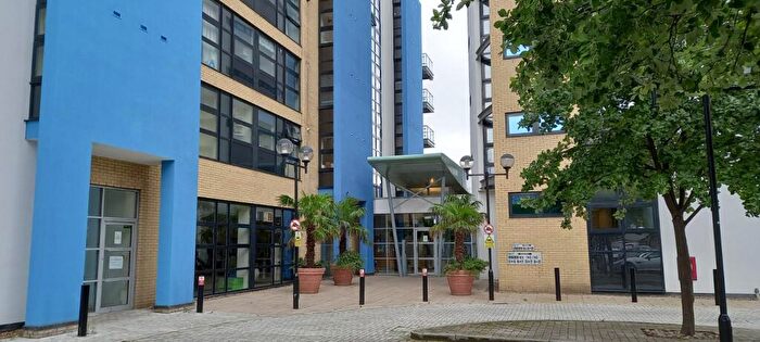 2 Bedroom Flat To Rent In Ocean Wharf, Westferry Road, Isle Of Dogs, London, E14