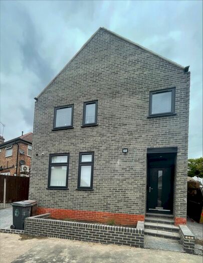 3 Bedroom Property To Rent In Maida Avenue, Chingford, London, E4