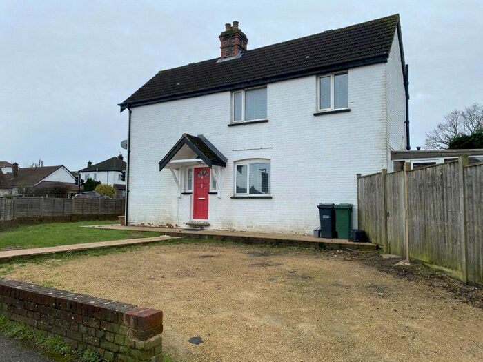 3 Bedroom Detached House To Rent In Tollgate Avenue, Redhill, Surrey, RH1