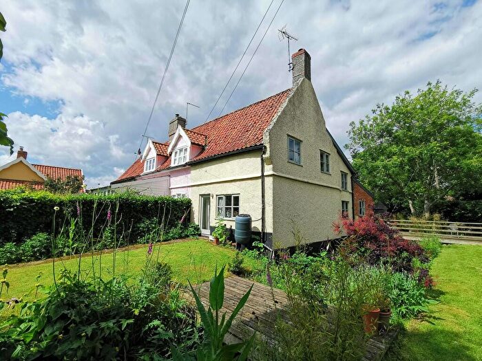 3 Bedroom Cottage For Sale In The Street, Brampton, NR34