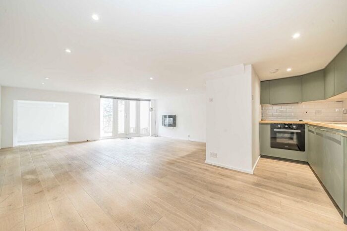 Studio For Sale In The Vale, Acton, W3