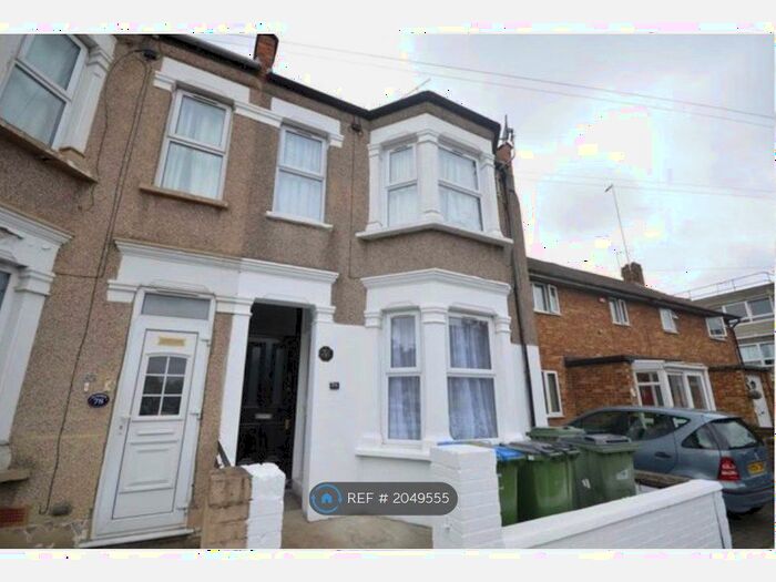 2 Bedroom Flat To Rent In Myrtledene Road, London, SE2