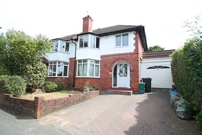 3 Bedroom Semi-Detached House To Rent In Brent Road, South Croydon, CR2