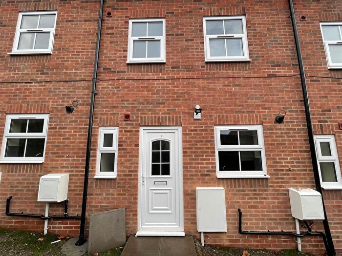 4 Bedroom Semi Detached House To Rent In Bentley Road North, Walsall, WS2