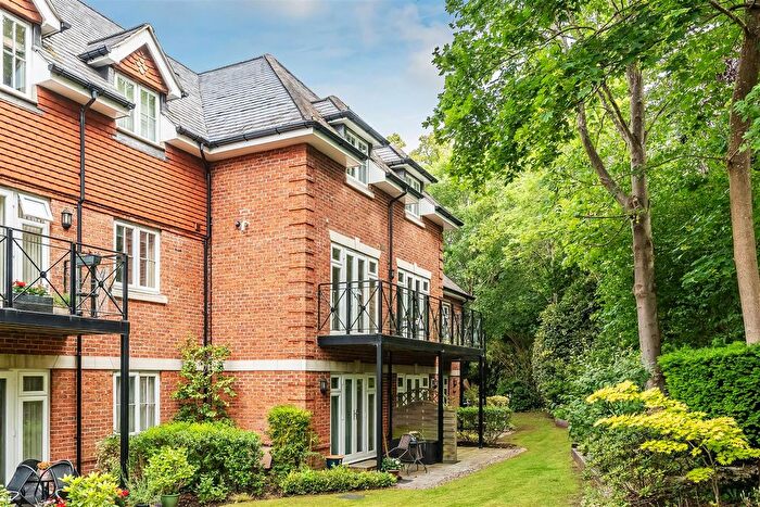 1 Bedroom Flat For Sale In Warren Court, Leatherhead Road, Ashtead, KT21