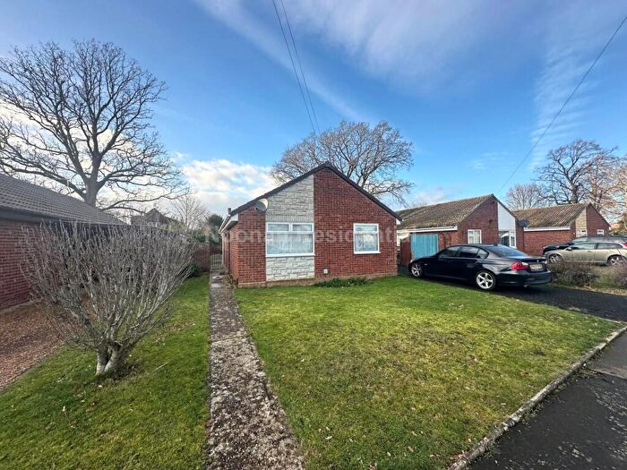 2 Bedroom Detached Bungalow To Rent In Boardman Close, Little Paxton, PE19