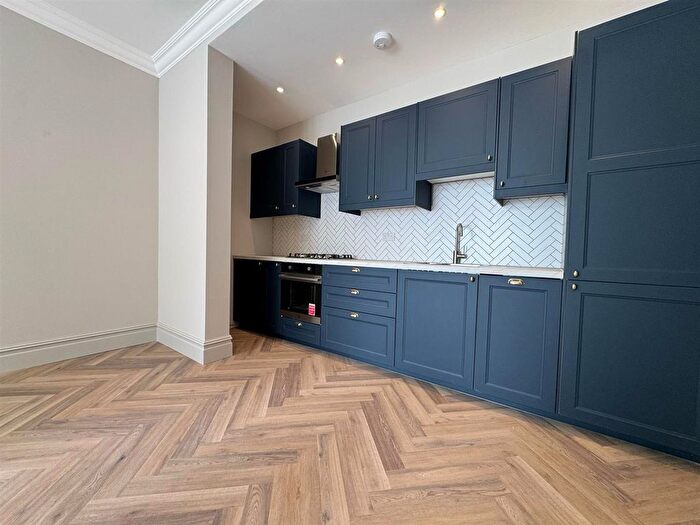 2 Bedroom Flat To Rent In Tooting Bec Gardens, London, SW16