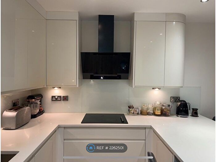 2 Bedroom Flat To Rent In Morrish Road, London, SW2