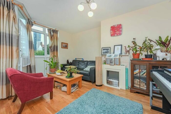 3 Bedroom Flat To Rent In Ensbury House, Carroun Road, London, SW8