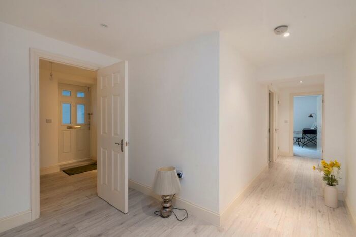 4 Bedroom Maisonette To Rent In High Street Godstone, RH9