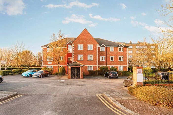 1 Bedroom Flat For Sale In Bromyard Avenue, Acton, London, London, W3