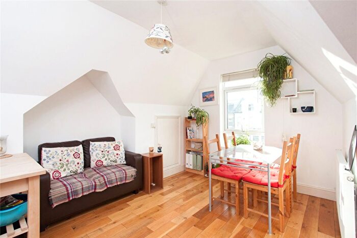 1 Bedroom Flat To Rent In Kempshott Road, London, SW16