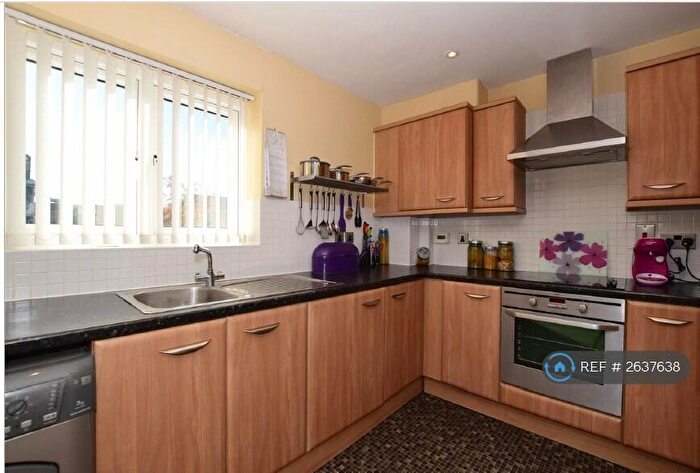 2 Bedroom Flat To Rent In Hengistway, Surrey, SM6