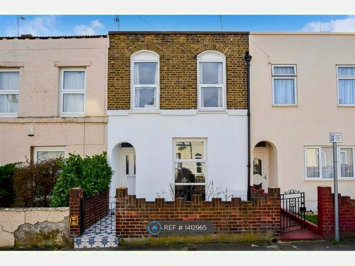 3 Bedroom Terraced House To Rent In Peacock Street, Gravesend, DA12
